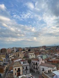una vista de una ciudad bajo un cielo nublado en B&B incentro, en Foggia