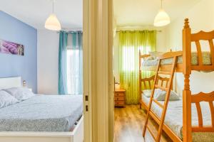 a bedroom with a bunk bed and a bedroom with a ladder at Apartamento Roses Victor in Roses