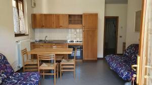 A kitchen or kitchenette at Appartamenti il Balzone