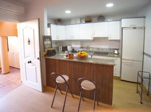 Kuchyňa alebo kuchynka v ubytovaní Apartamento Residencial Al Andalus 117, La Barrosa, Chiclana, Incluye parking a unos metros del mar