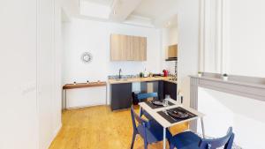 Kuchyň nebo kuchyňský kout v ubytování Hypercentre 5 Toulouse beau studio climatisé