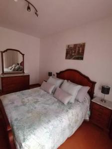 Postel nebo postele na pokoji v ubytování Apartamento para 6 personas en Barbastro + 5 fotografií