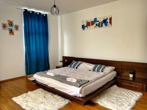 A bed or beds in a room at LONDOF Housing City Center Brasov