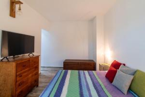En eller flere senger på et rom på Casa di Noi