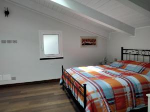Giường trong phòng chung tại "Vento di Levante Suite" , nuova struttura in collina