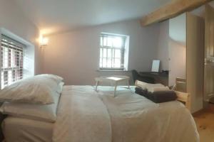Gallery image of Sparks - Family Suite in Canalside Guesthouse in Burnley