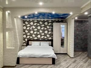 Postel nebo postele na pokoji v ubytování 1-комн. квартира целиком Интернациональная 32 с гостиничным сервисом