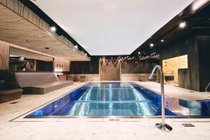 Bazén v ubytování Stord Hotel nebo v jeho okolí