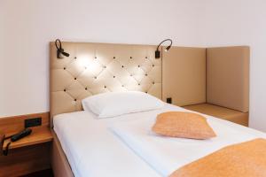 Postel nebo postele na pokoji v ubytování Hotel Der Stockinger