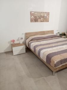 a bedroom with a bed and a tiled floor at Casa marlene in Orino