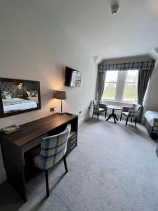 TV a/nebo společenská místnost v ubytování Fife Lodge Hotel