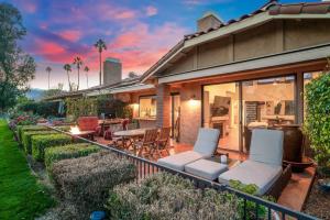 Zahrada ubytování Spectacular condo with private golf privileges includes golf cart on Monterey Country Club !!