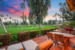 Zahrada ubytování Spectacular condo with private golf privileges includes golf cart on Monterey Country Club !!