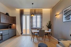 Kuchyňa alebo kuchynka v ubytovaní Sunset Bridge Apartment