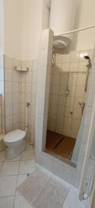 Kúpeľňa v ubytovaní Duna Szecsi Apartman