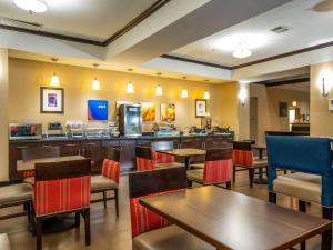 Restoran atau tempat makan lain di Comfort Suites Old Town Spring