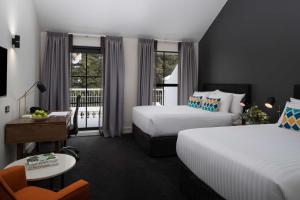 Postel nebo postele na pokoji v ubytování Esplanade Hotel Fremantle - by Rydges