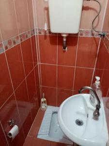a bathroom with a white sink and a toilet at GÜVEN PANSİYON in Amasra