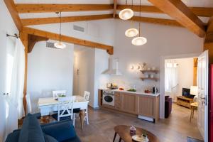 Kuchnia lub aneks kuchenny w obiekcie Avali Design Suites