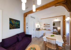 Kuchnia lub aneks kuchenny w obiekcie Avali Design Suites