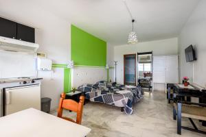 Küche/Küchenzeile in der Unterkunft Angela Apartments new listing