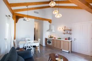 Kuchnia lub aneks kuchenny w obiekcie Avali Design Suites