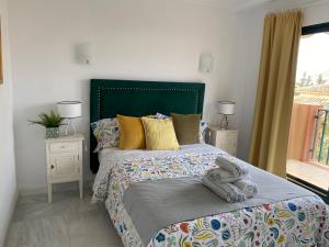 Posteľ alebo postele v izbe v ubytovaní Marbella Cabopino golf and beach only Adults