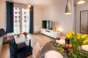 Televízia a/alebo spoločenská miestnosť v ubytovaní Maya's Flats & Resorts 51 - Aura 40