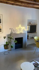 Telewizja i/lub zestaw kina domowego w obiekcie L’atelier di Porta Venezia