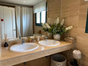 Kúpeľňa v ubytovaní Marbella Cabopino golf and beach only Adults