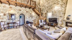 Posezení v ubytování Zante Poolside Paradise - La Vite Stone Villa