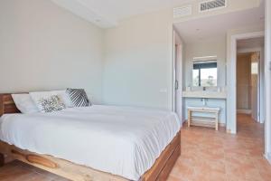 a bedroom with a large bed and a table at Precioso apartamento en Begur al lado de la playa Racó de Pals in Begur