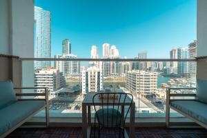 Nespecifikovaný výhled na destinaci Dubaj nebo výhled na město při pohledu z apartmánu