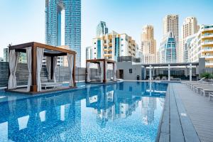 Bazén v ubytování HiGuests - Designer Studio in Dubai Marina With Amazing Views nebo v jeho okolí
