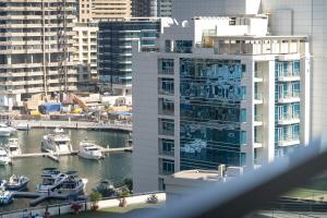 Linna Dubai üldine vaade või majutusasutusest HiGuests - Designer Studio in Dubai Marina With Amazing Views pildistatud vaade
