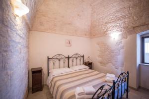 A bed or beds in a room at Charming Trulli