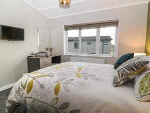 a bedroom with a bed and a window at Lily in Lifton