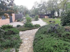 Ogród w obiekcie Apartments Bijou, Nature & Luxury in a green oasis near Umag