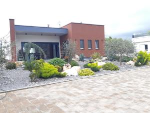 Ogród w obiekcie Apartments Bijou, Nature & Luxury in a green oasis near Umag