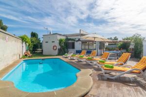 The swimming pool at or close to Villa Luna