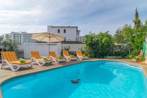The swimming pool at or close to Villa Luna