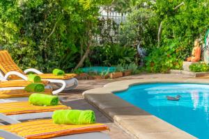 The swimming pool at or close to Villa Luna