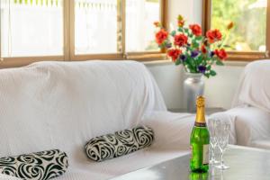 A seating area at Villa Luna