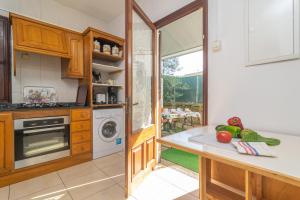A kitchen or kitchenette at Villa Luna