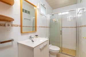 A bathroom at Villa Luna