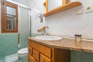 A bathroom at Villa Luna