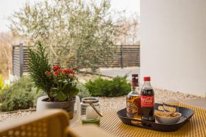 Napoje w obiekcie Apartments Bijou, Nature & Luxury in a green oasis near Umag
