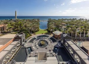 Een luchtfoto van Lopesan Costa Meloneras Resort & Spa