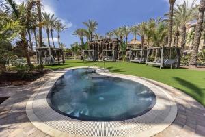 The swimming pool at or close to Lopesan Costa Meloneras Resort & Spa