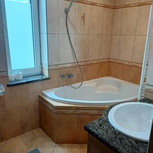 Koupelna v ubytování Willa Różana + 36 fotografií